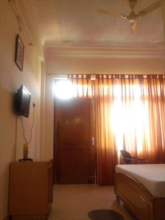 Sapphire Inn Bhīm Tāl Exteriör bild