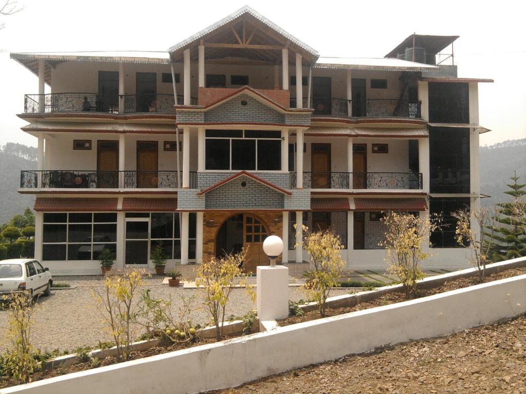 Sapphire Inn Bhīm Tāl Exteriör bild