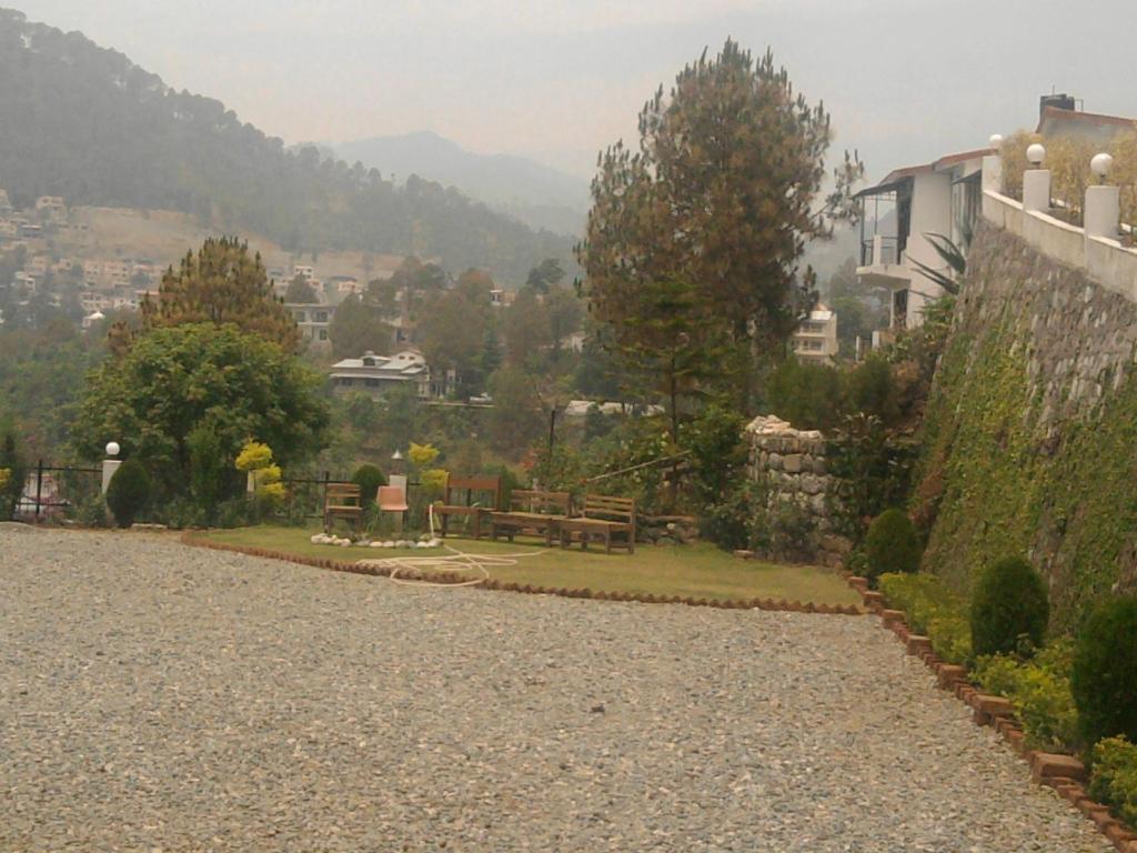 Sapphire Inn Bhīm Tāl Exteriör bild